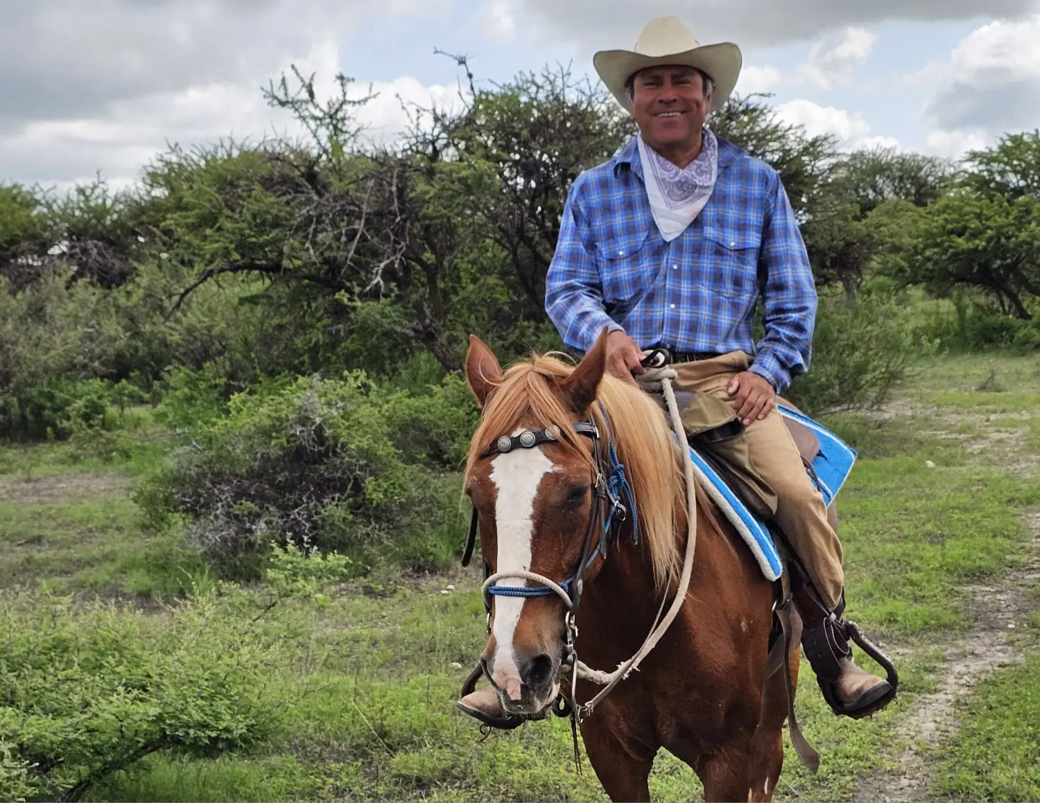 Roberto en el sendero