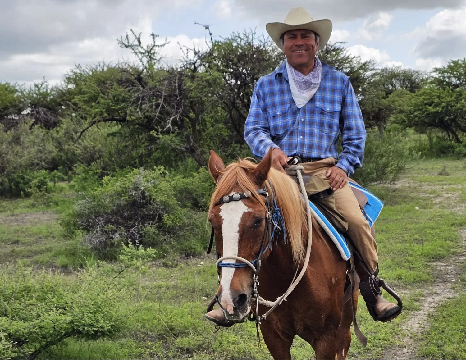 Roberto on the trail